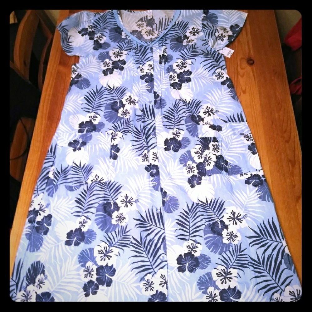 NWT Nightgown house dress nwt medium